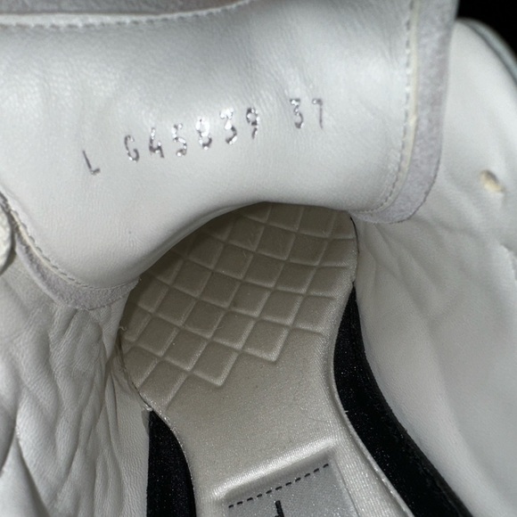 Authentic CHANEL 2024 CC White Calfskin Quilted Lace-Up Sneakers Size 37 - Picture 9 of 12